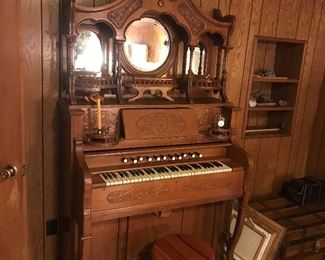 Vintage pump organ -- VERY ORNATE ... STUNNING!!!