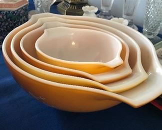 4 piece Golden Cinderella mixing bowl set