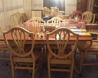Vintage formal dining set...   Table top is perfect.. Would make a beautiful project... paint base leave top natural...