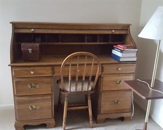 knee hold desk with Chair