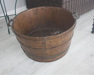 ANTIQUE WOOD WASH TUB