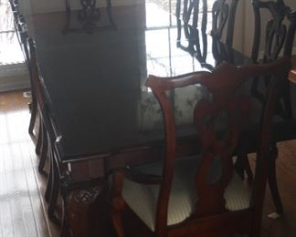 THOMASVILLE CHIPPENDALE STYLE DINING TABLE WITH 8 CHAIRS