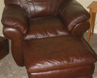 LA Z BOY LEATHER CHAIR