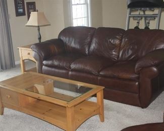 LA Z BOY LEATHER SOFA