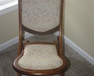 FOLDING SEWING ROCKER