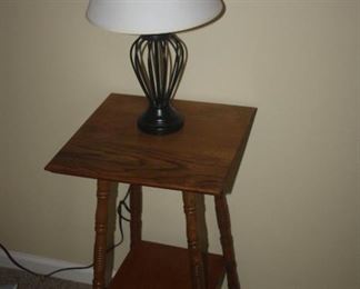 VINTAGE OAK LAMP TABLE