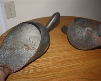 VINTAGE GENERAL STORE SCOOPS