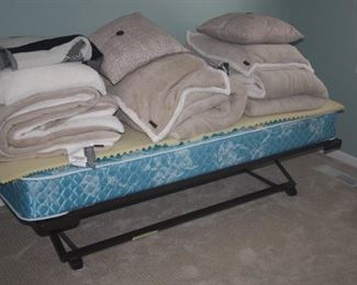 TRUNDLE BED