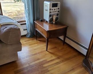 end table and stero