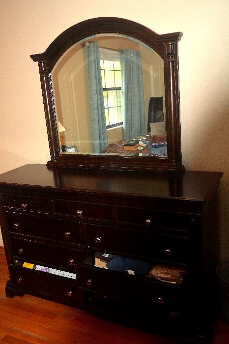 Dresser 