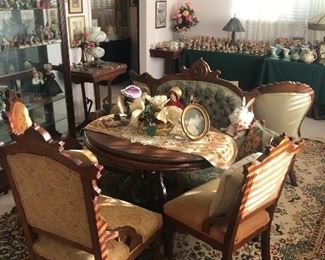 Victorian parlor set & oval center table