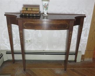Sheraton Style Mahogany Console Table
Hickory - White  Furniture company