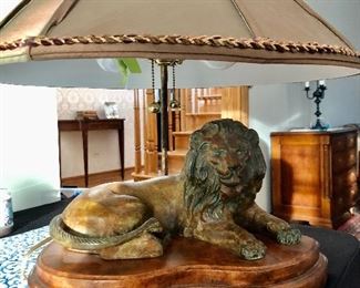 SEATED KING LION LAMP FREDERICK COOPER
