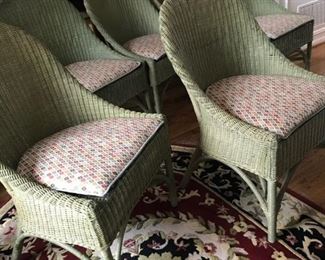 6 wicker Chairs with cushion. Great Condition