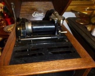 VIEW 2 OAK EDISON CYLINDER PLAYER