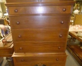 MAH. QUEEN ANNE HIGHBOY W/BROKEN ARCH