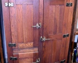 OAK 3 DOOR ICE CHEST