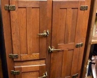 OAK 3 DOOR ICE CHEST