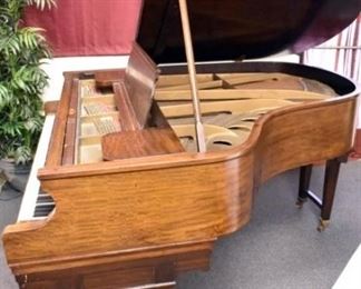 VIEW 4 RIGHTSIDE BABY GRANDE PIANO