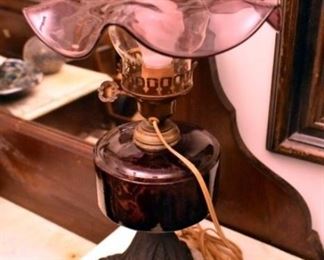 AMYTHEST PAROLOR LAMP W/SHADE