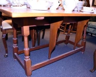 SOLID MAPLE GATELEG TABLE
