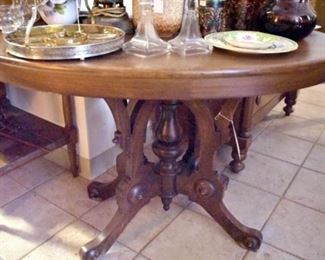 WALNUT EASTLAKE TABLE
