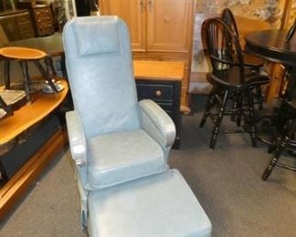 AIRLINE CHAIR W/ STOOL