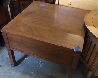 sqaure end table