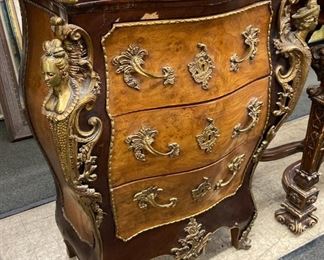 bombaychest