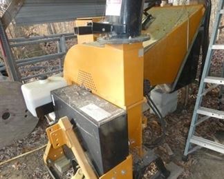 VIEW 3 LIKE NEW WOODS 8100 CHIPPER 