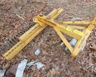 7FT. 3PT HITCH ROOT RACK 
