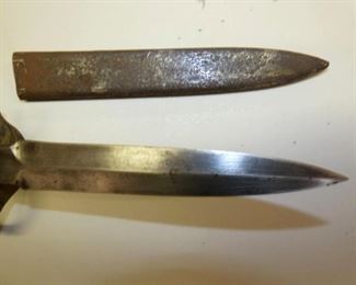 VIEW 3 CLOSEUP BLADE US 1918 TRENCH KNIFE 