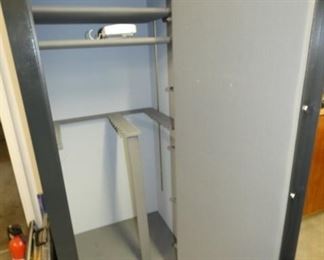 VIEW 2 INSIDE DRAKE 28 GUNS SAFE 