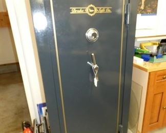 DRAKE 28 GUNS SAFE 