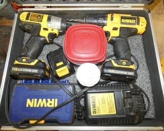 DEWALT 12VOLT DRILL SET 