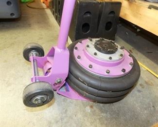 VIEW 2 CLOSEUP AIR BAG JACK 