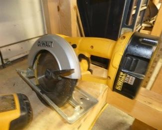 DEWALT BATTERY PACK SKILL SAW 