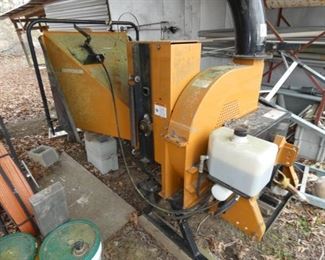 WOODS 8100 CHIPPER 