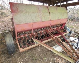 MASSEY FERGUSON 33 GRAIN DRILL 