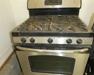 GE STAINLESS GAS STOVE 