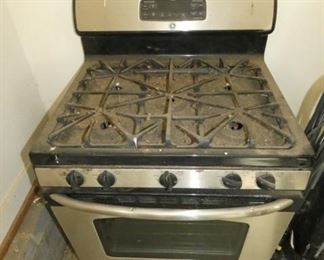 VIEW 2 GE STAINLESS GAS STOVE 