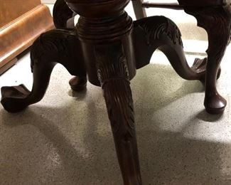 Aston Court by Henredon Hutch and Dining Room Table w 8 Chairs...Table is a Double Pedestal, Burl Wood Polished to a high sheen, the details are impeccable and pristine all these years later!