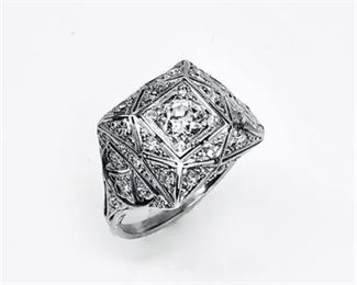 Lot 003
Art Deco Platinum and Diamond Ring