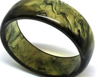 Lot 066
Bakelite Green Ink Spot Bangle Bracelet