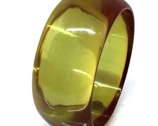 Lot 067
Bakelite Apple Juice Bracelet Bangle