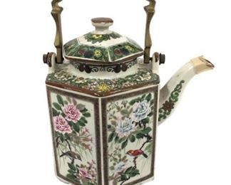 Lot 043
Chinese Paneled Fauna and Floral Tea Pot