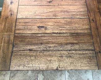 Gorgeous Farmhouse Style Table w Built-in Leaf