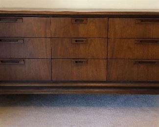 United MCM Bedroom Suite: Dresser w Mirror, Highboy and 2 Nightstands