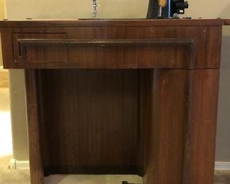 Vintage Singer Sewing Machine and Cabinet