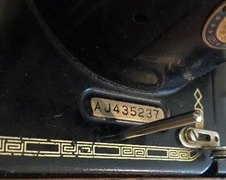 Vintage Singer Sewing Machine and Cabinet